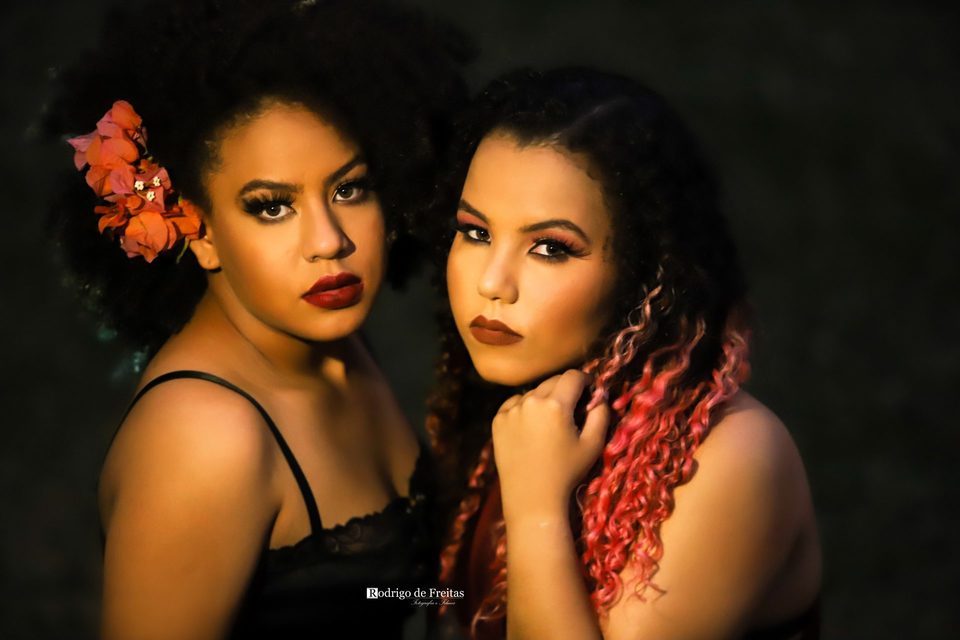 BOOK  /  JULIA + PAULA - GÊMEAS